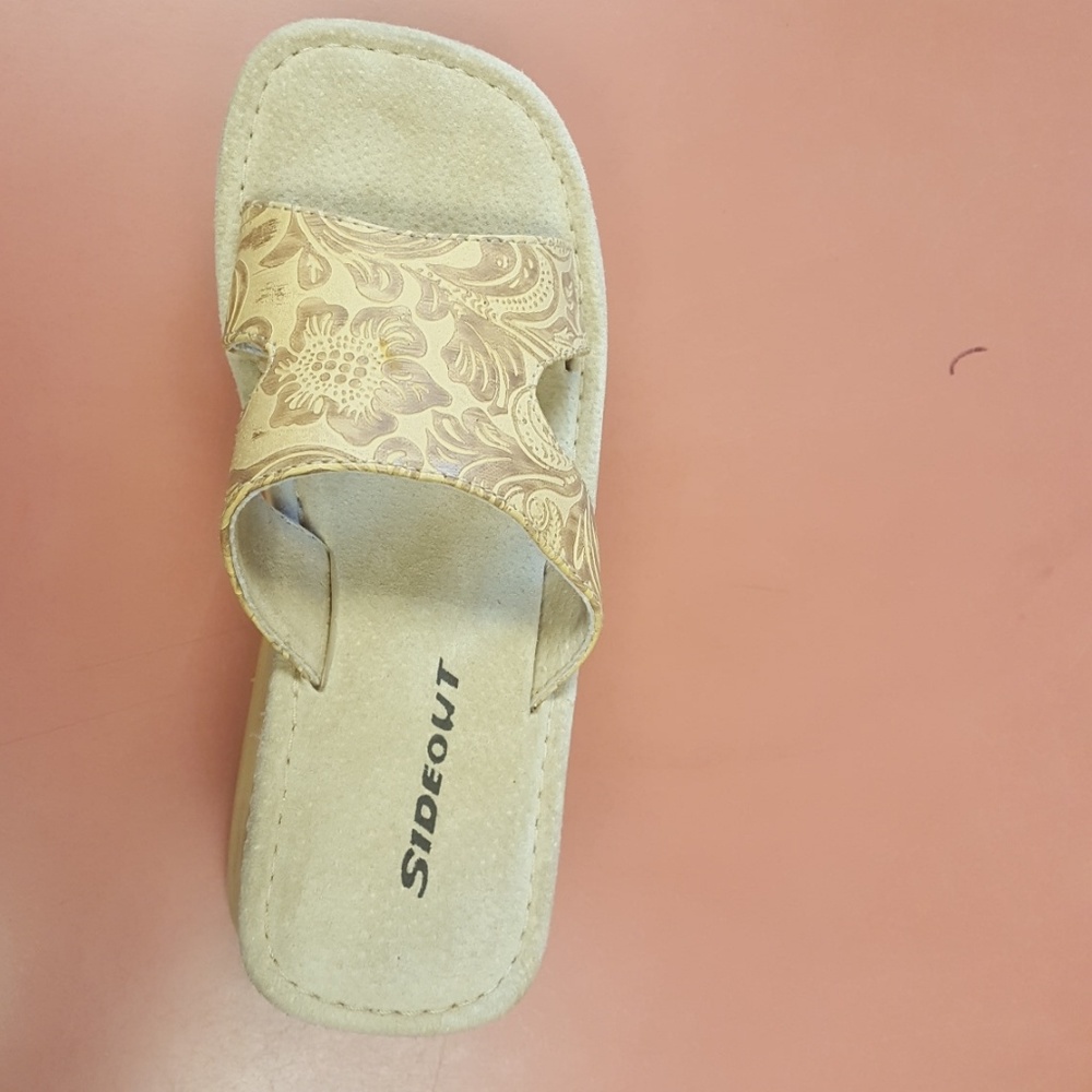 NIB SIDE OUT SANDAL